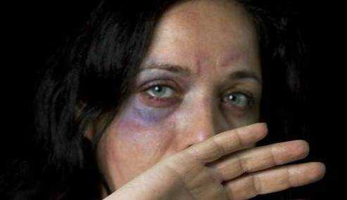 家庭暴力事件中為什麼被施暴者總是顯得很懦弱