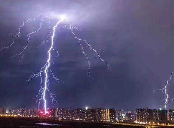 雷電的電壓是多少伏