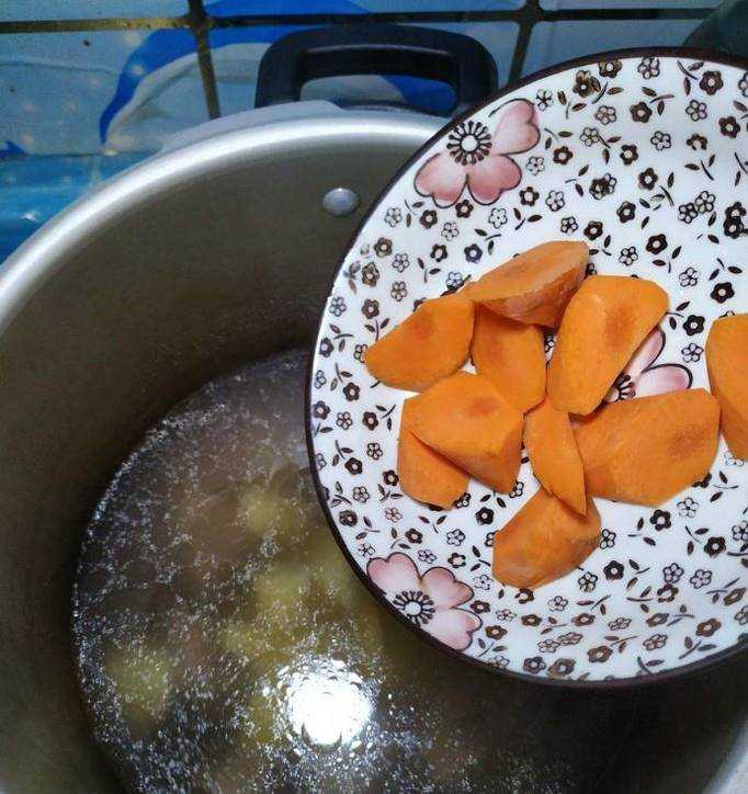 怎樣做美味的胡蘿蔔土豆燉排骨