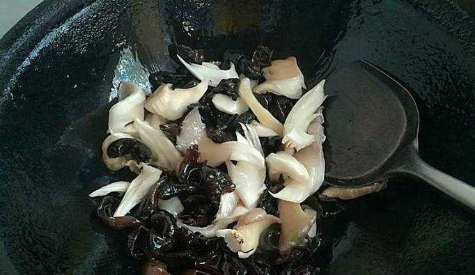 怎麼做營養好吃的蘑菇洋蔥黑木耳嫩南瓜