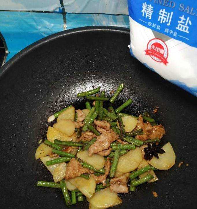 怎樣做美味的土豆豆角炒裡脊肉