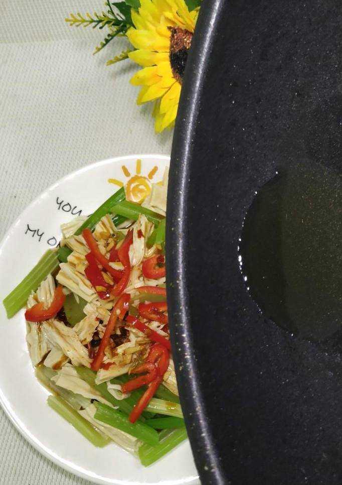 怎樣做美味的涼拌芹菜腐竹