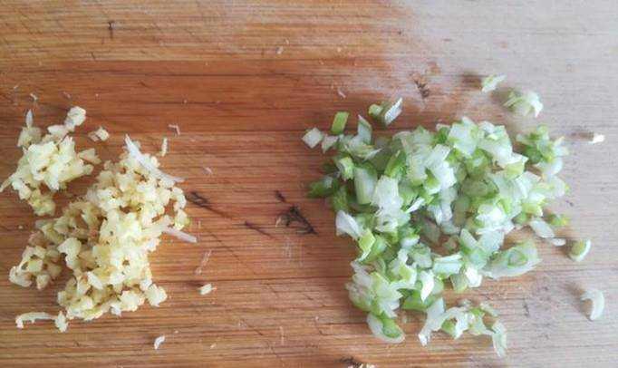 豬脊骨燉土豆長角豆的簡單做法