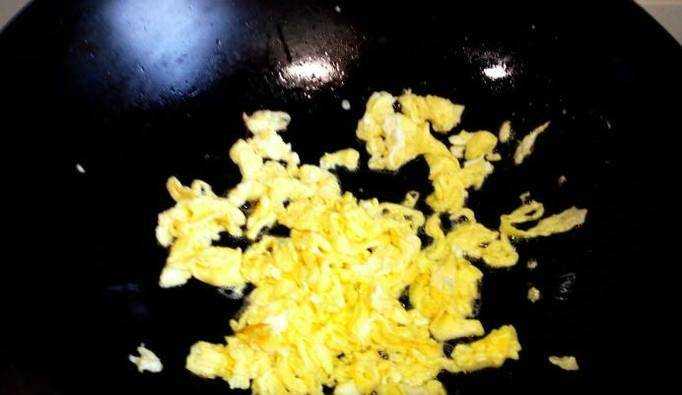 捲心菜炒韭黃雞蛋的家常做法
