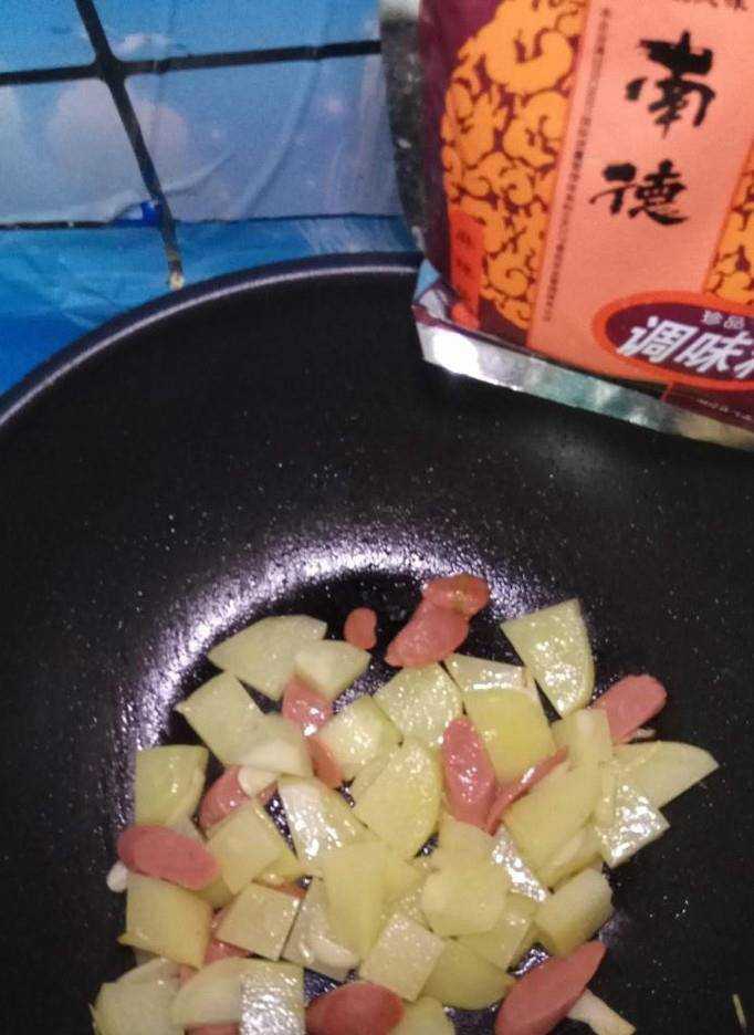 怎樣做美味的土豆香腸炒豆腐