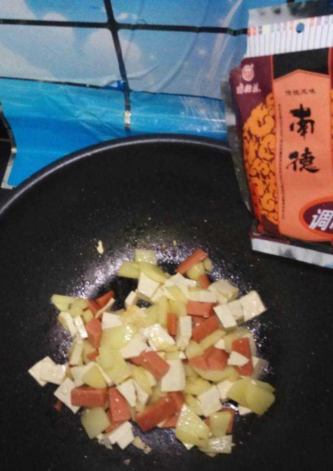 怎樣做美味的豆腐土豆炒火腿