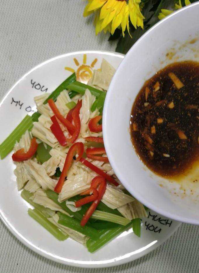 怎樣做美味的涼拌芹菜腐竹