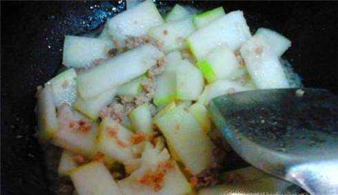 冬瓜怎麼做好吃--簡單美味的紅燒肉末冬瓜