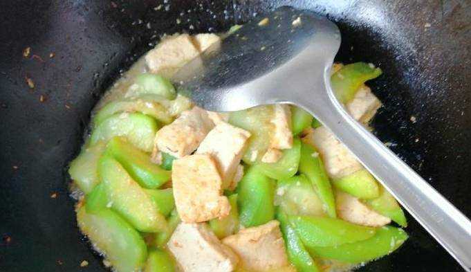 超好吃的絲瓜炒豆腐做法