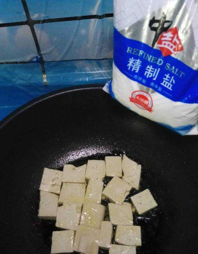 怎樣做美味的土豆香腸炒豆腐