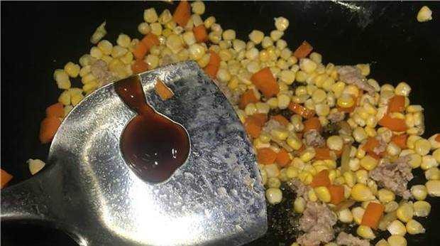玉米紅蘿蔔丁炒瘦肉的家常做法