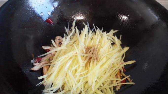 韭黃炒土豆絲的家常做法