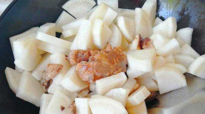 怎麼做好吃又營養的香菇豬肉燉蘿蔔
