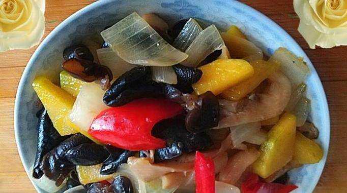 怎麼做營養好吃的蘑菇洋蔥黑木耳嫩南瓜