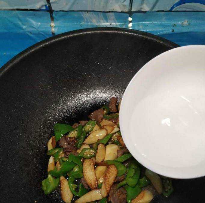 怎樣做美味的秋葵茭白炒牛肉