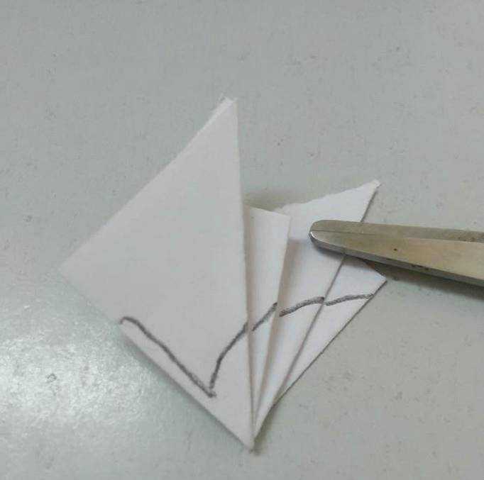 摺紙教程怎樣折一片楓葉