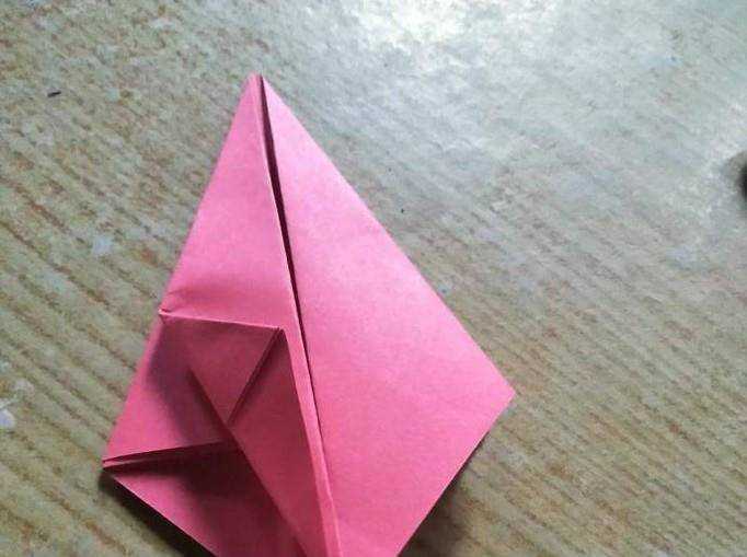 如何用一張紙折一個桃子