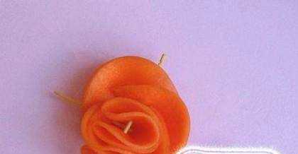 擺盤裝飾胡蘿蔔花瓣的簡易做法