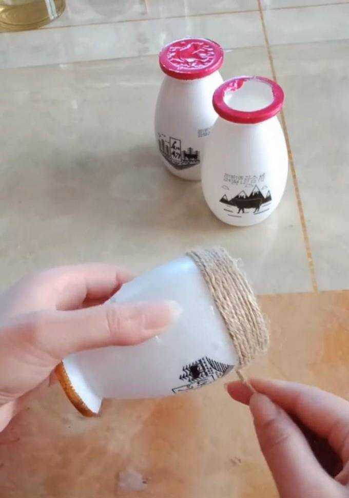 如何將酸奶瓶製成花瓶