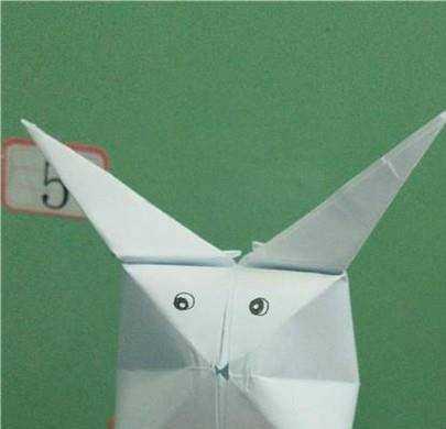 如何用一張紙折兔子