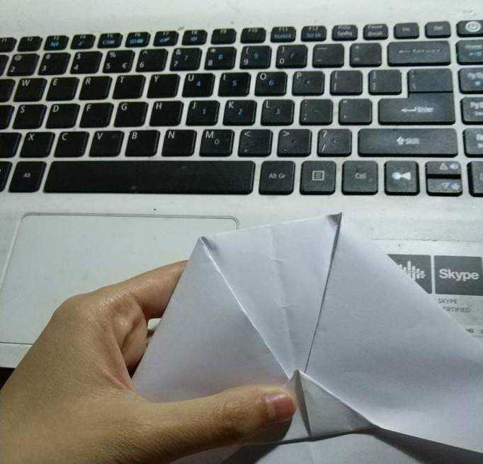 如何製作能飛得很遠的紙飛機