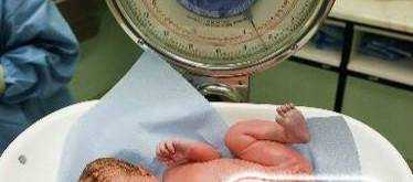 寶寶出生時幾斤最健康最聰明