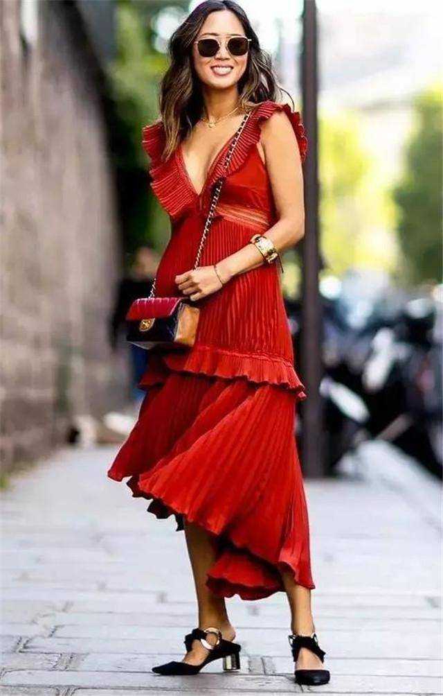 30歲女士適合穿紅裙子好看嗎
