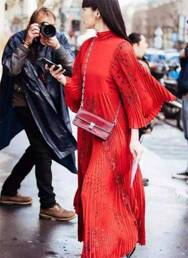30歲女士適合穿紅裙子好看嗎