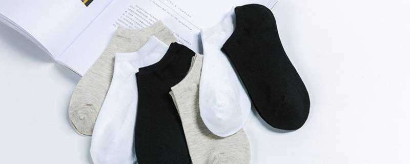 灰色襪子怎麼搭配衣服