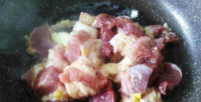 板栗燜豬肉的做法