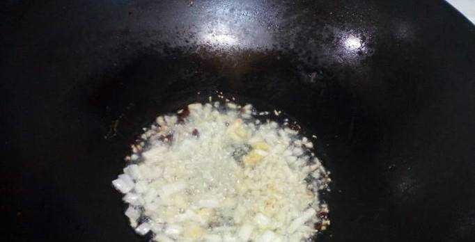 蒜蓉辣醬炒鮮蘑的家常做法