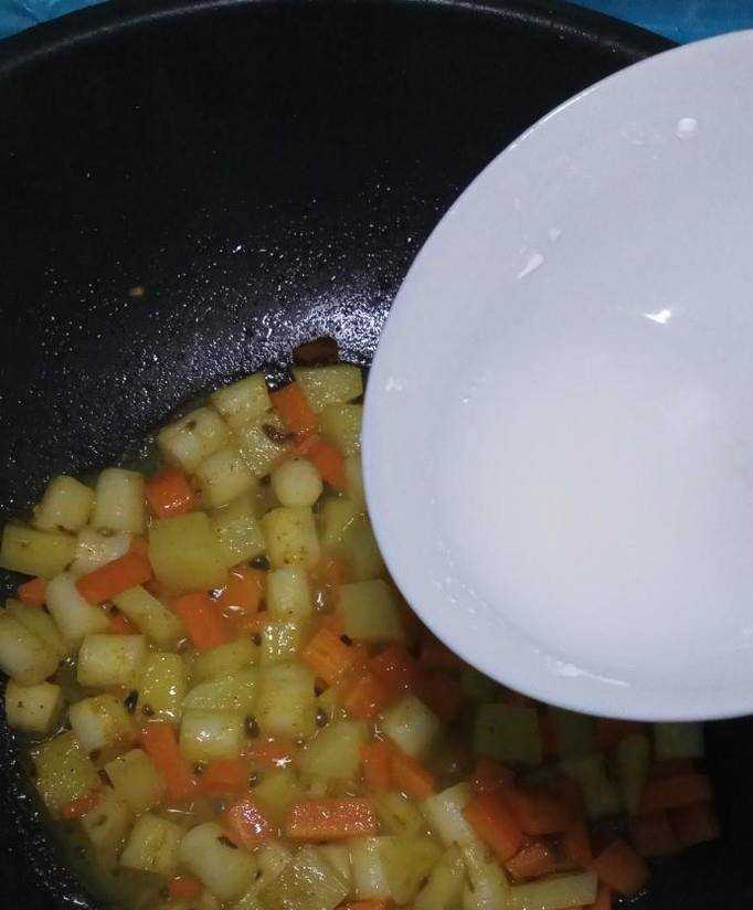 怎樣做咖哩味的胡蘿蔔土豆炒年糕