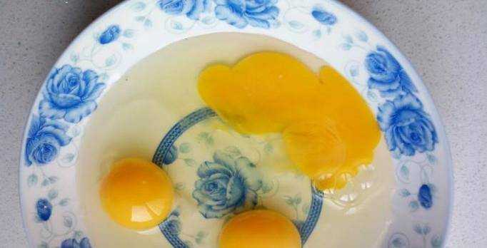臘腸炒圓蔥雞蛋的家常做法