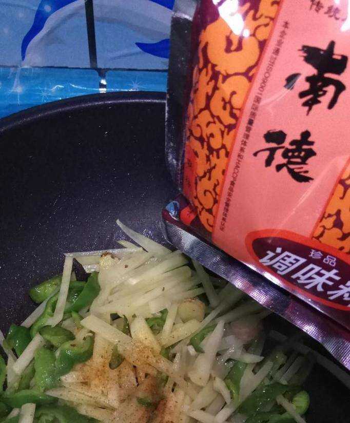 怎樣做美味的土豆青椒炒枸杞