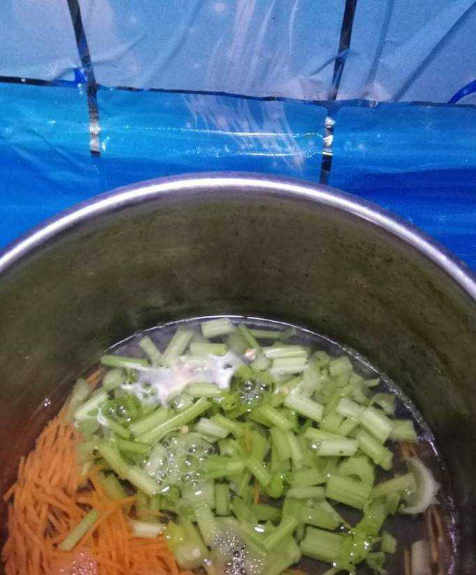 怎樣做美味的涼拌海帶芹菜胡蘿蔔絲