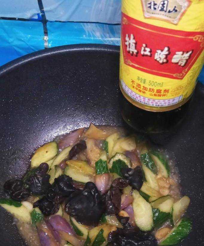 怎樣做美味的茄子木耳炒黃瓜