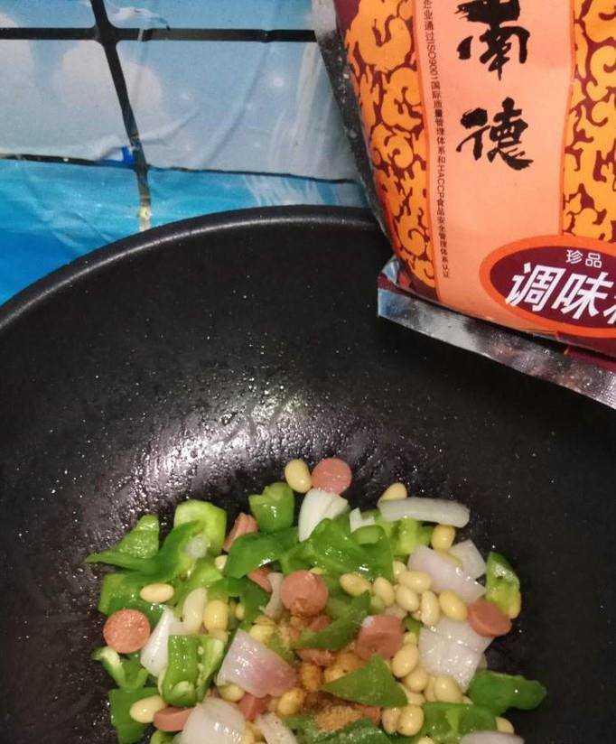 怎樣做家常版青椒香腸炒黃豆