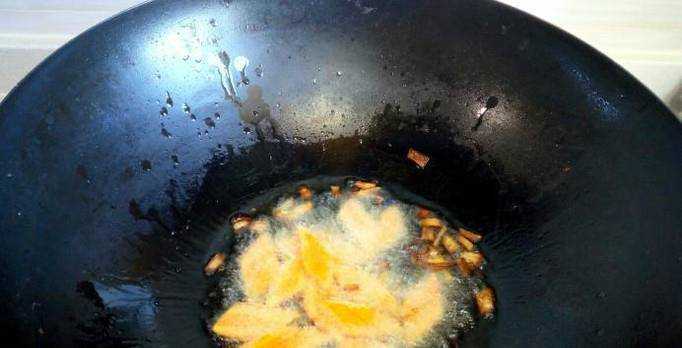 黃瓜圓蔥炒雞蛋的家常做法