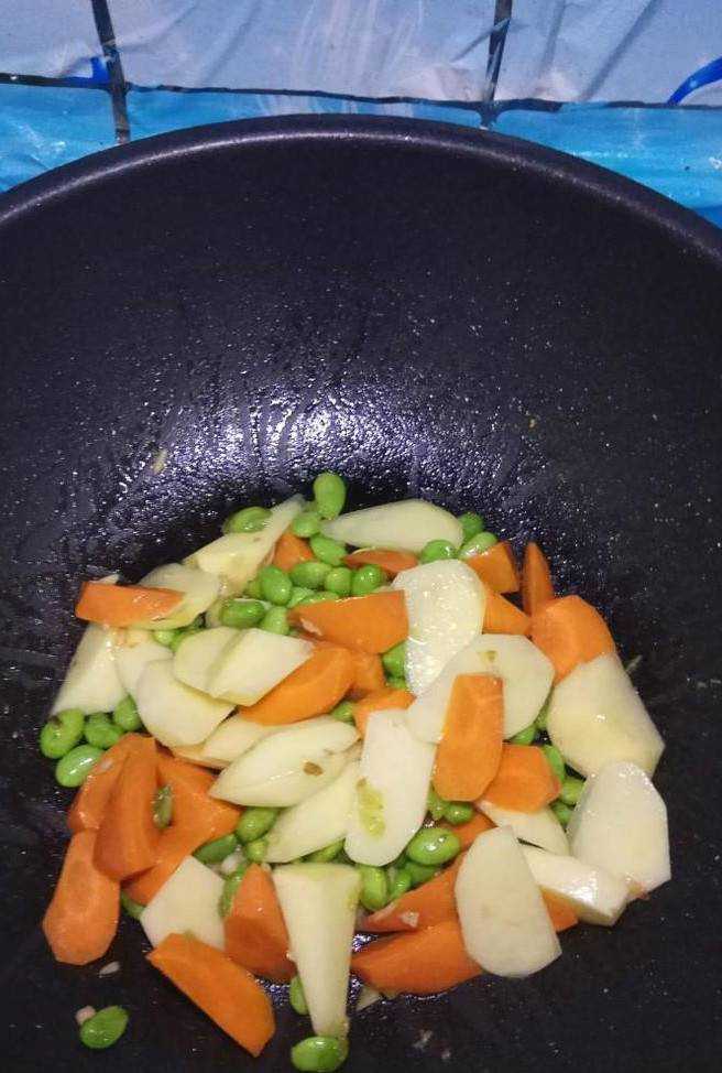 怎樣做美味的紅燒土豆胡蘿蔔
