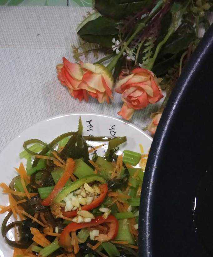 怎樣做美味的涼拌海帶芹菜胡蘿蔔絲