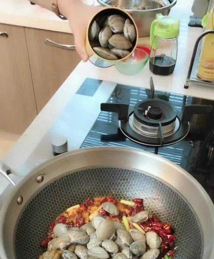 如何做香辣花蛤
