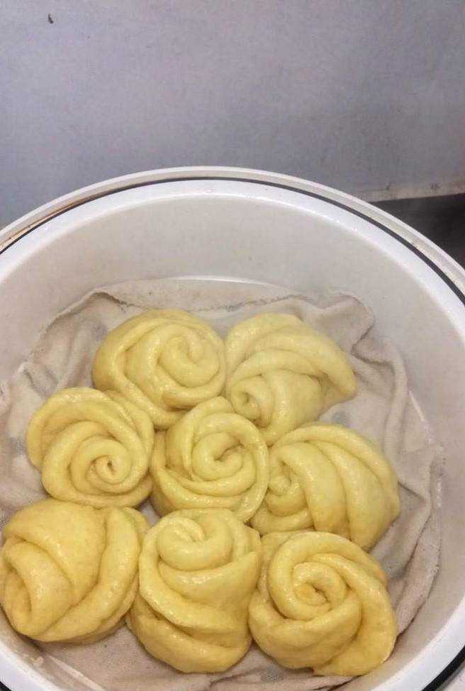 怎樣做美味的南瓜味的玫瑰饅頭