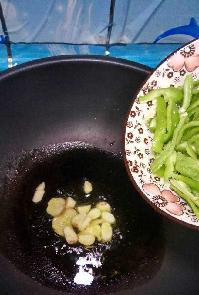 怎樣做美味的花菜炒青椒
