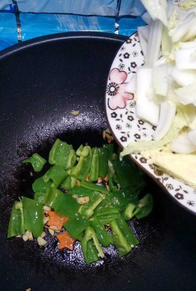 怎樣做美味的娃娃菜炒青椒
