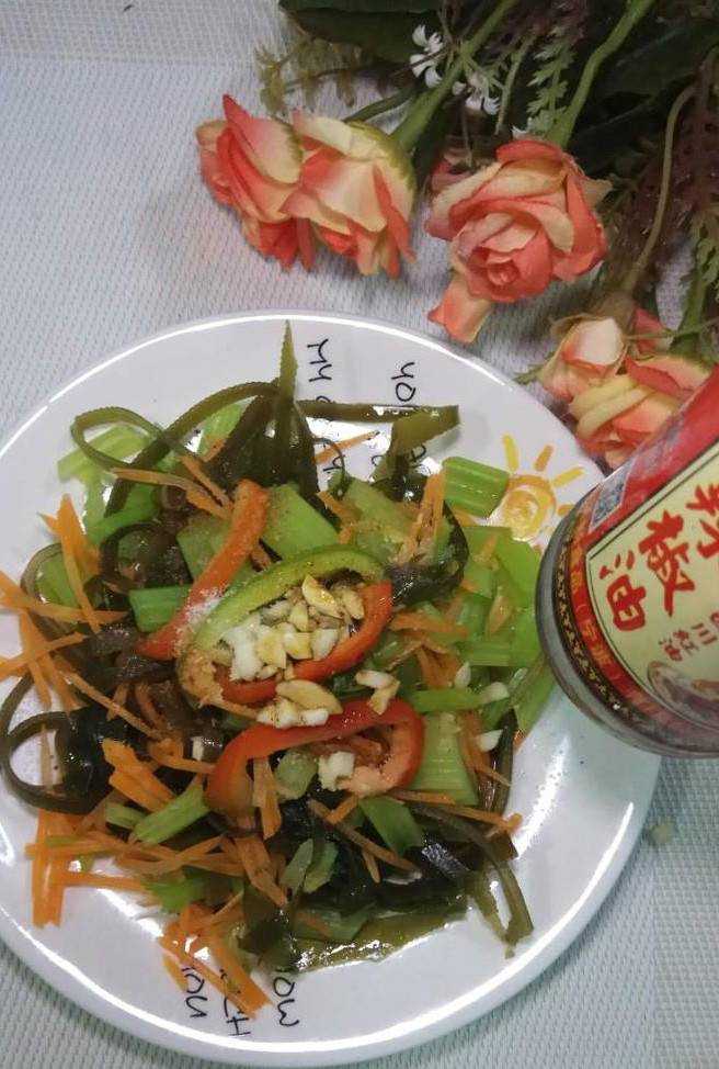 怎樣做美味的涼拌海帶芹菜胡蘿蔔絲