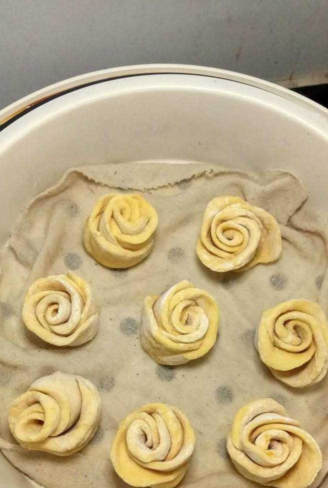 怎樣做美味的南瓜味的玫瑰饅頭