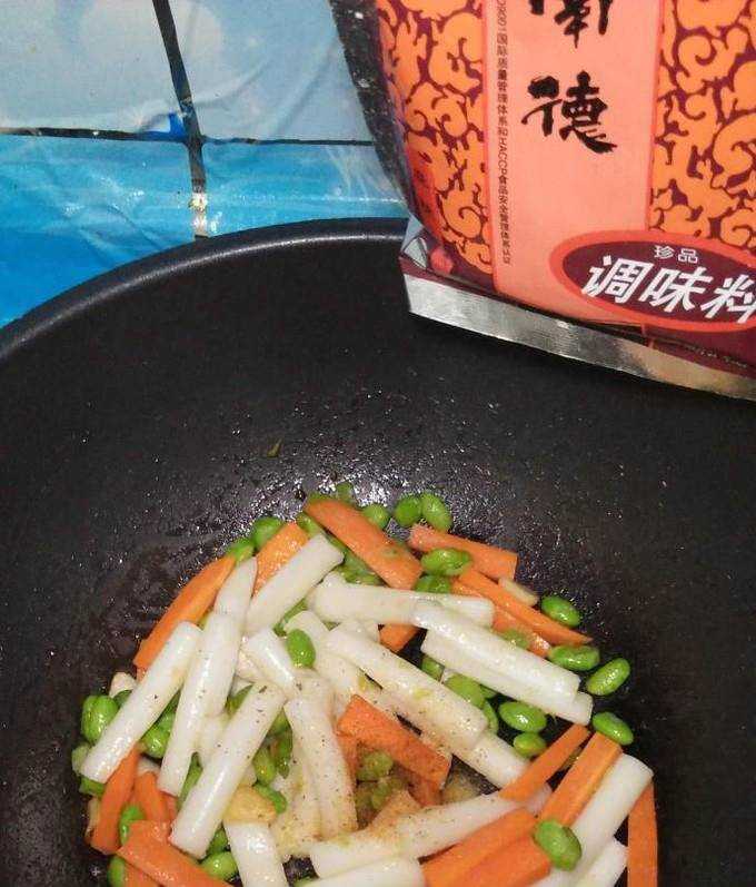 怎樣做美味的胡蘿蔔毛豆炒年糕