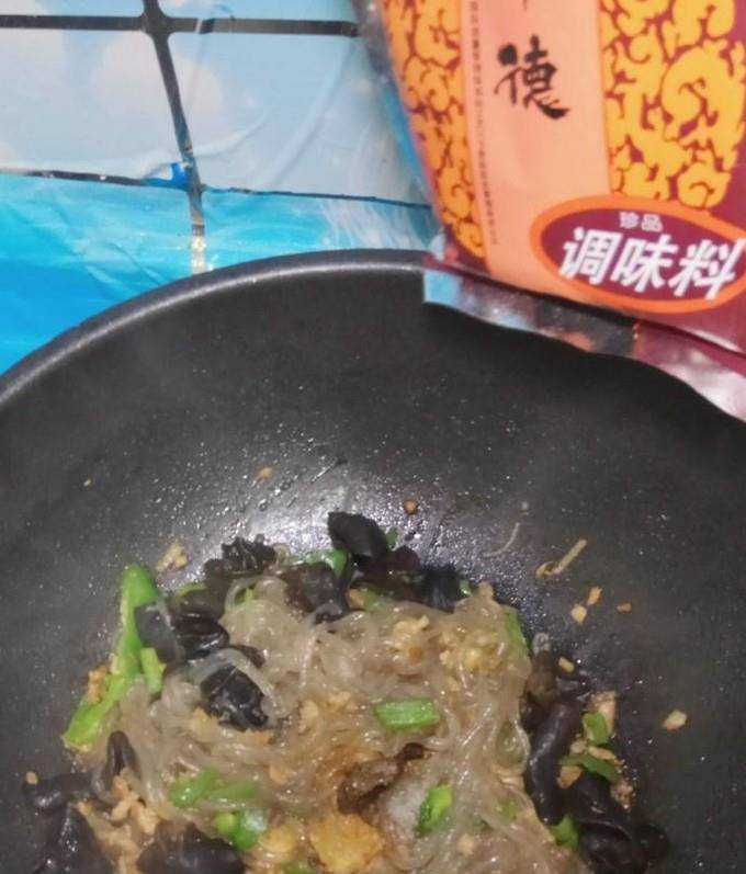 怎樣做美味的木耳粉條炒肉末