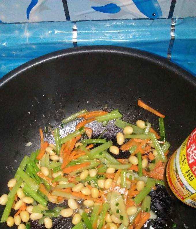 怎樣做美味的芹菜胡蘿蔔炒黃豆