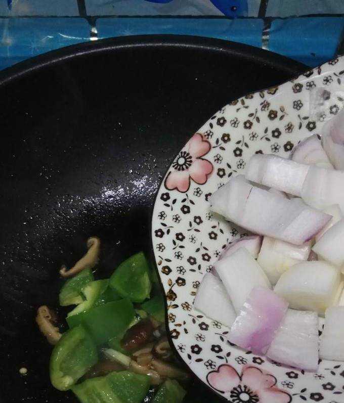 怎樣做美味的洋蔥青椒炒香菇